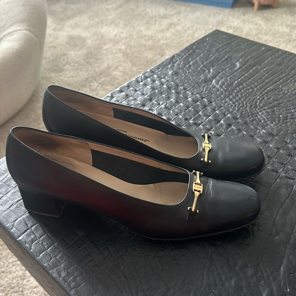 Vintage Ferragamo leather heel horse-bite pump